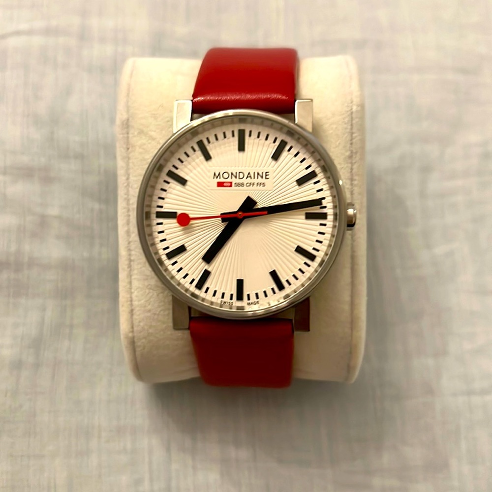 Beautiful Mondaine Evo2 Swiss watch. White dial, red strap/30mm